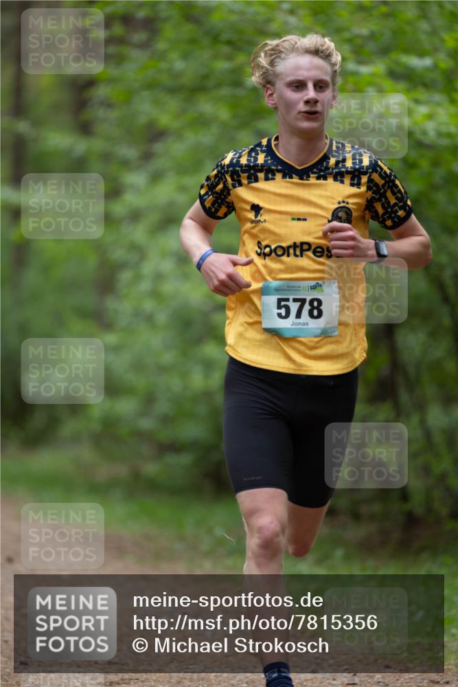 04.05.2025 - 8. Wedeler Halbmarathon Michael Strokosch http://msf.ph/oto/7815356 04.05.2025 10:27:44 Laufen 578 meine-sportfotos.de