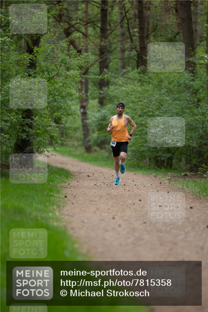04.05.2025 - 8. Wedeler Halbmarathon Michael Strokosch http://msf.ph/oto/7815358 04.05.2025 10:27:46 Laufen 184 meine-sportfotos.de