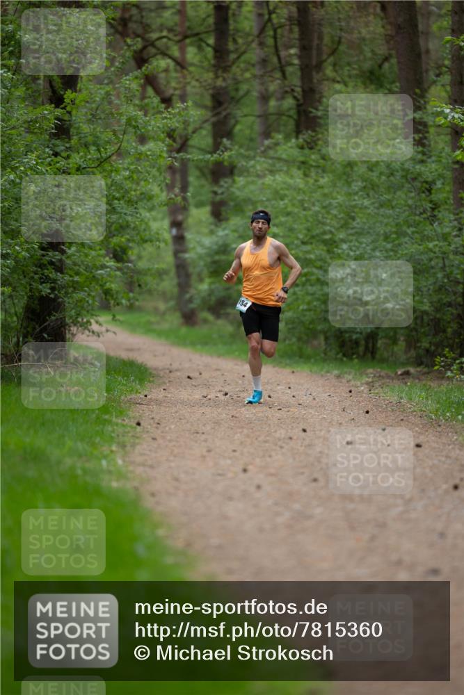 04.05.2025 - 8. Wedeler Halbmarathon Michael Strokosch http://msf.ph/oto/7815360 04.05.2025 10:27:47 Laufen  meine-sportfotos.de