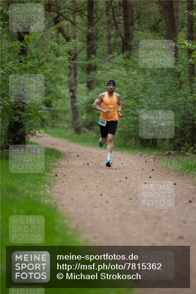 04.05.2025 - 8. Wedeler Halbmarathon Michael Strokosch http://msf.ph/oto/7815362 04.05.2025 10:27:47 Laufen 1184 meine-sportfotos.de