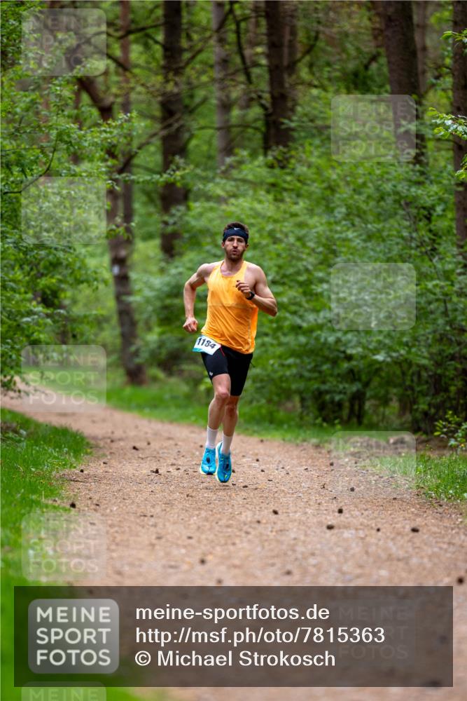 04.05.2025 - 8. Wedeler Halbmarathon Michael Strokosch http://msf.ph/oto/7815363 04.05.2025 10:27:48 Laufen 1184 meine-sportfotos.de