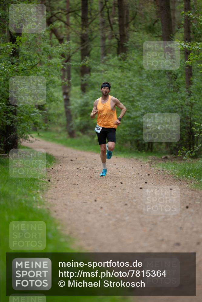 04.05.2025 - 8. Wedeler Halbmarathon Michael Strokosch http://msf.ph/oto/7815364 04.05.2025 10:27:48 Laufen 184 meine-sportfotos.de
