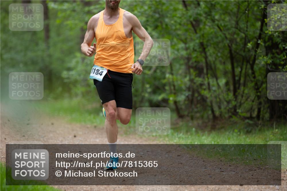 04.05.2025 - 8. Wedeler Halbmarathon Michael Strokosch http://msf.ph/oto/7815365 04.05.2025 10:27:52 Laufen 1184 meine-sportfotos.de