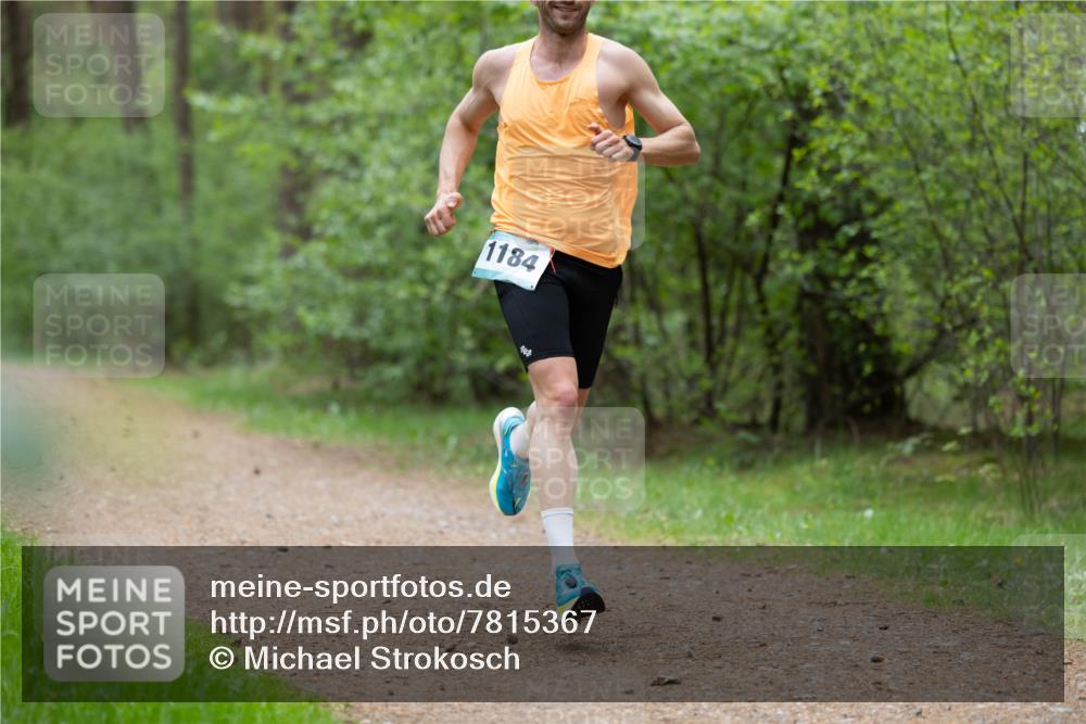 04.05.2025 - 8. Wedeler Halbmarathon Michael Strokosch http://msf.ph/oto/7815367 04.05.2025 10:27:53 Laufen 1184 meine-sportfotos.de