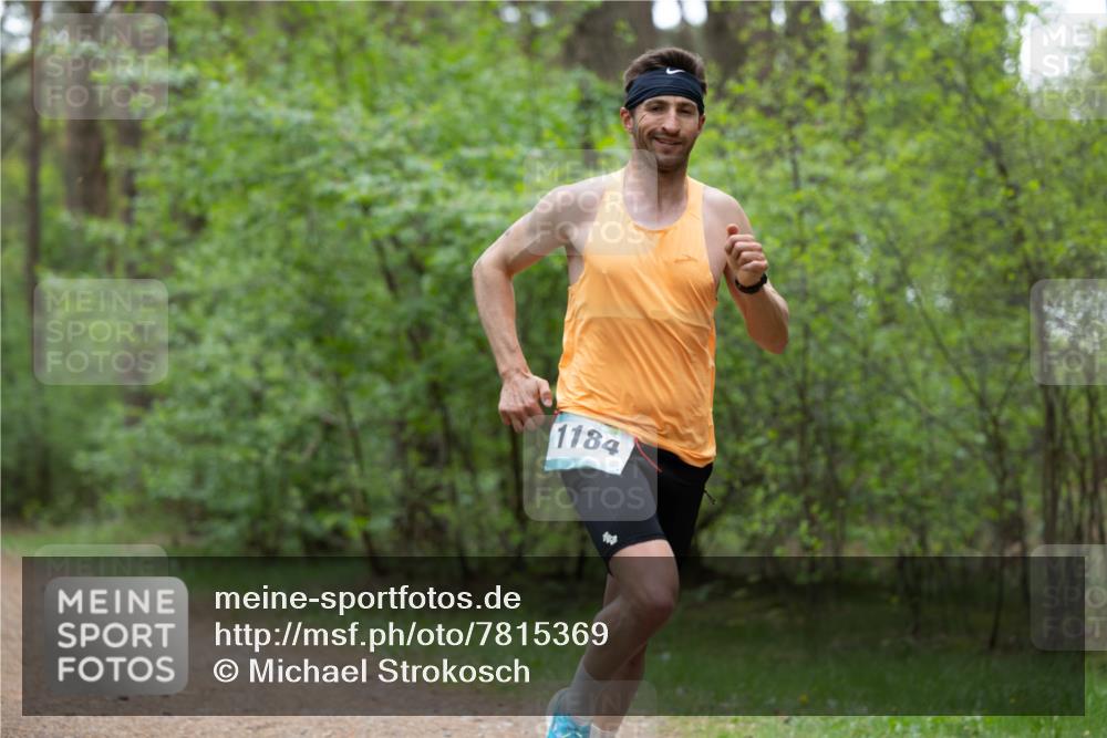 04.05.2025 - 8. Wedeler Halbmarathon Michael Strokosch http://msf.ph/oto/7815369 04.05.2025 10:27:53 Laufen 1184 meine-sportfotos.de
