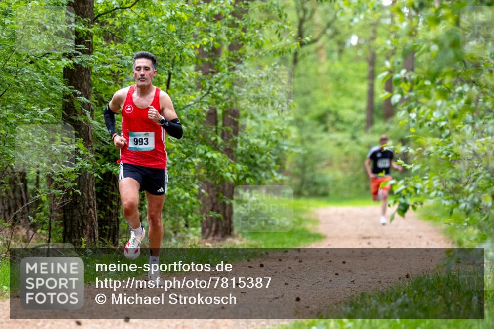 04.05.2025 - 8. Wedeler Halbmarathon Michael Strokosch http://msf.ph/oto/7815387 04.05.2025 10:29:16 Laufen 993 meine-sportfotos.de