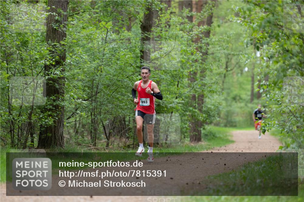 04.05.2025 - 8. Wedeler Halbmarathon Michael Strokosch http://msf.ph/oto/7815391 04.05.2025 10:29:16 Laufen 993 meine-sportfotos.de