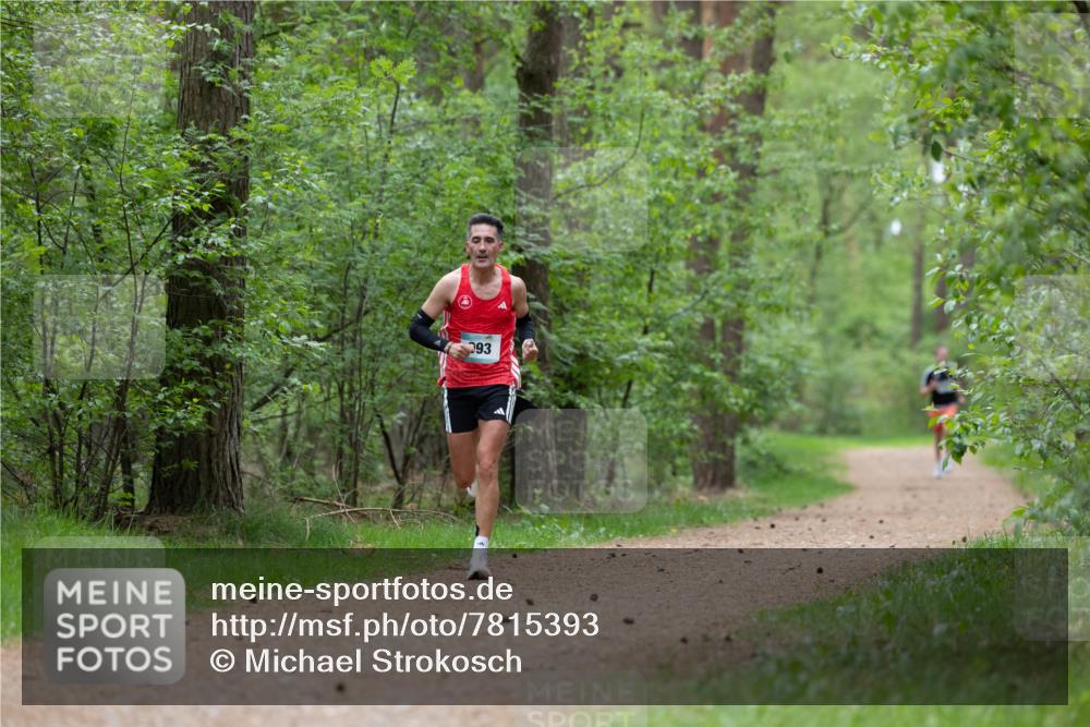 04.05.2025 - 8. Wedeler Halbmarathon Michael Strokosch http://msf.ph/oto/7815393 04.05.2025 10:29:17 Laufen 93 meine-sportfotos.de