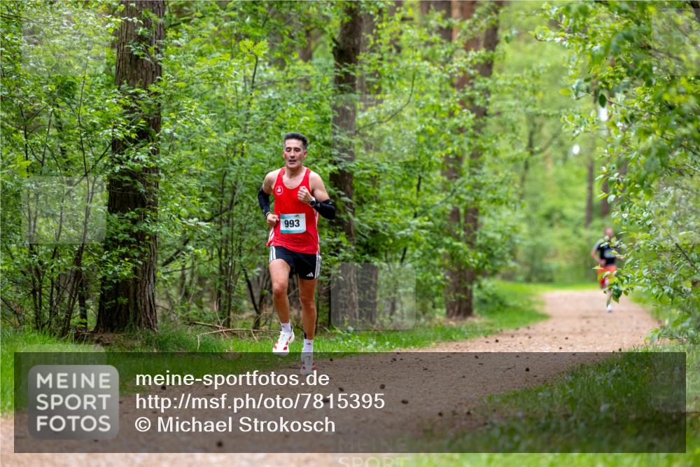 04.05.2025 - 8. Wedeler Halbmarathon Michael Strokosch http://msf.ph/oto/7815395 04.05.2025 10:29:17 Laufen 993 meine-sportfotos.de