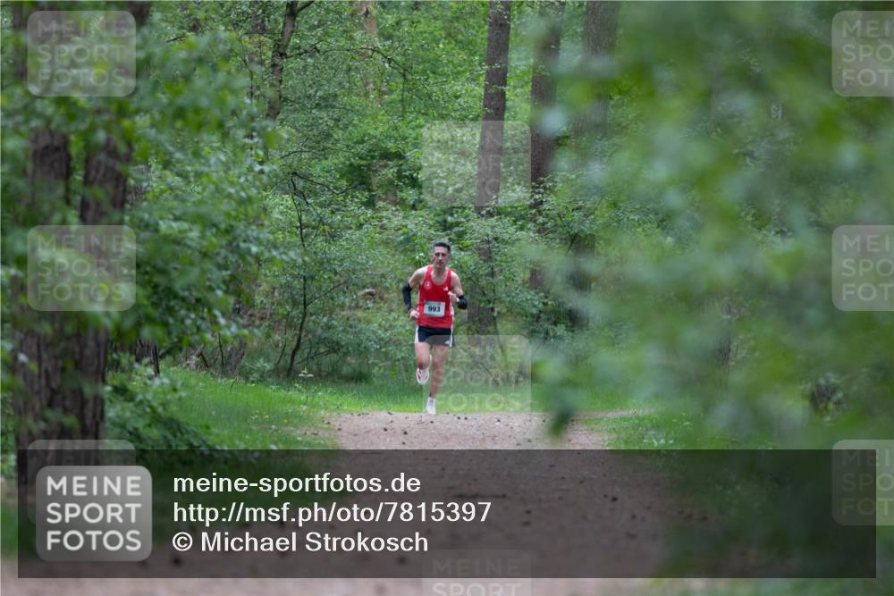 04.05.2025 - 8. Wedeler Halbmarathon Michael Strokosch http://msf.ph/oto/7815397 04.05.2025 10:29:18 Laufen 993 meine-sportfotos.de
