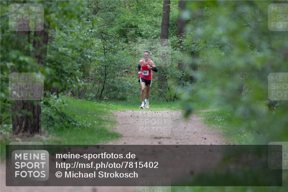 04.05.2025 - 8. Wedeler Halbmarathon Michael Strokosch http://msf.ph/oto/7815402 04.05.2025 10:29:18 Laufen 993 meine-sportfotos.de