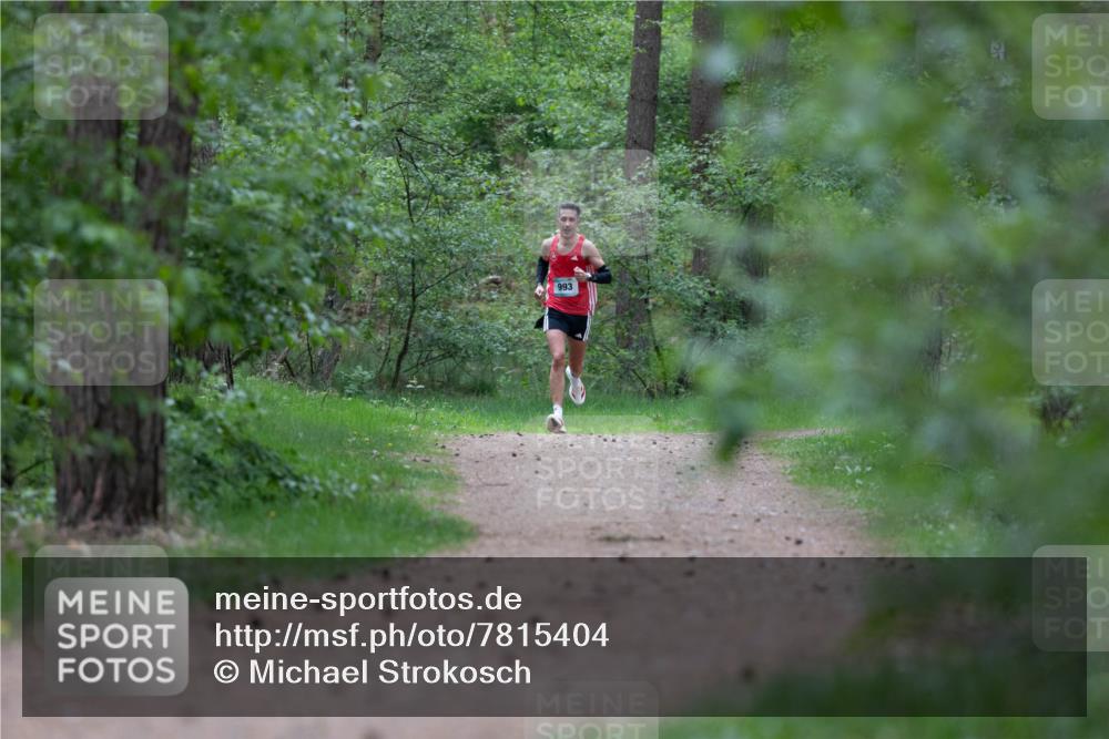 04.05.2025 - 8. Wedeler Halbmarathon Michael Strokosch http://msf.ph/oto/7815404 04.05.2025 10:29:18 Laufen 993 meine-sportfotos.de