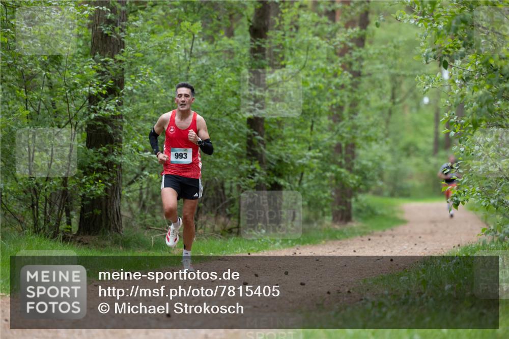 04.05.2025 - 8. Wedeler Halbmarathon Michael Strokosch http://msf.ph/oto/7815405 04.05.2025 10:29:18 Laufen 993 meine-sportfotos.de
