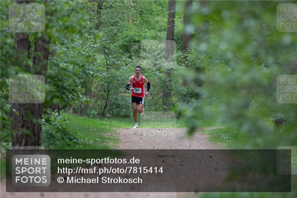 04.05.2025 - 8. Wedeler Halbmarathon Michael Strokosch http://msf.ph/oto/7815414 04.05.2025 10:29:19 Laufen 993 meine-sportfotos.de