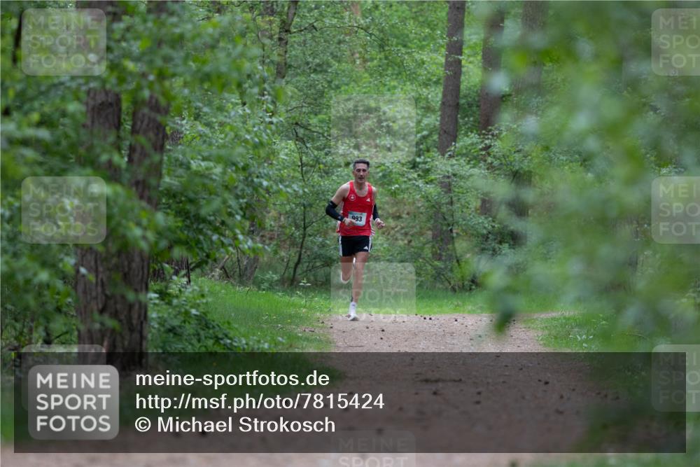 04.05.2025 - 8. Wedeler Halbmarathon Michael Strokosch http://msf.ph/oto/7815424 04.05.2025 10:29:21 Laufen 993 meine-sportfotos.de