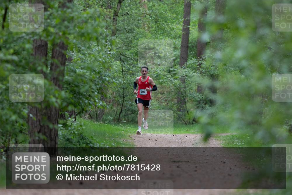 04.05.2025 - 8. Wedeler Halbmarathon Michael Strokosch http://msf.ph/oto/7815428 04.05.2025 10:29:21 Laufen  meine-sportfotos.de