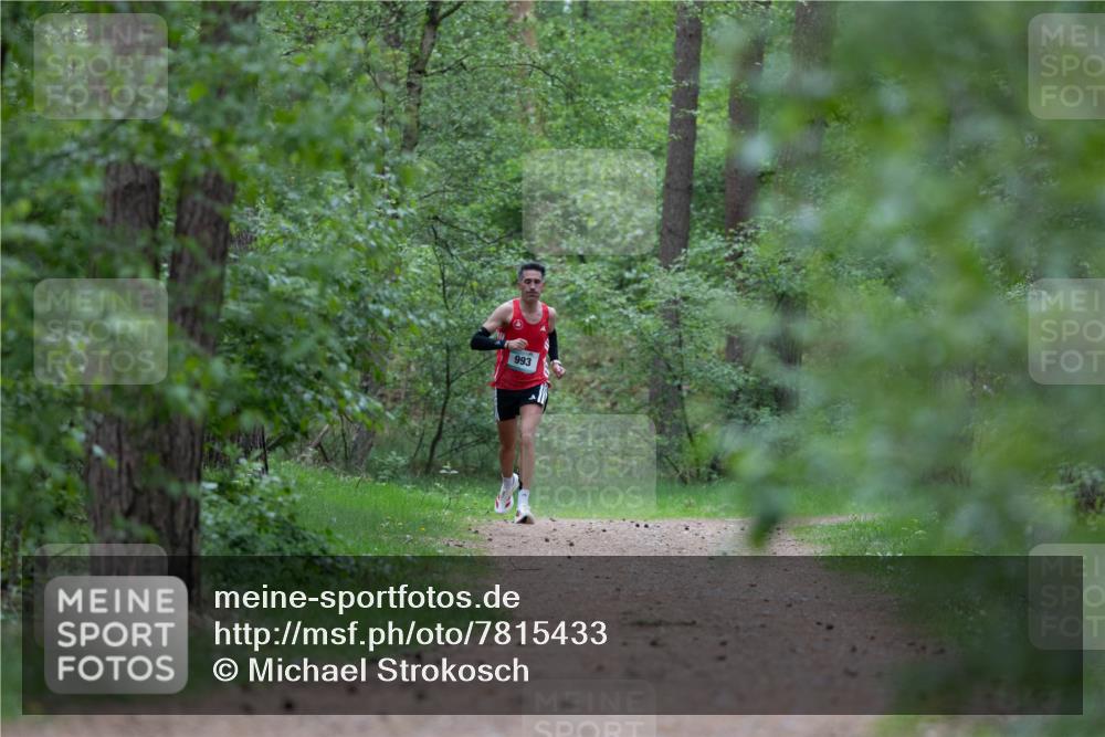 04.05.2025 - 8. Wedeler Halbmarathon Michael Strokosch http://msf.ph/oto/7815433 04.05.2025 10:29:22 Laufen  meine-sportfotos.de