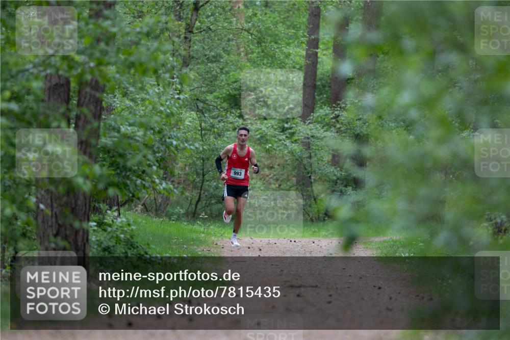 04.05.2025 - 8. Wedeler Halbmarathon Michael Strokosch http://msf.ph/oto/7815435 04.05.2025 10:29:22 Laufen 993 meine-sportfotos.de