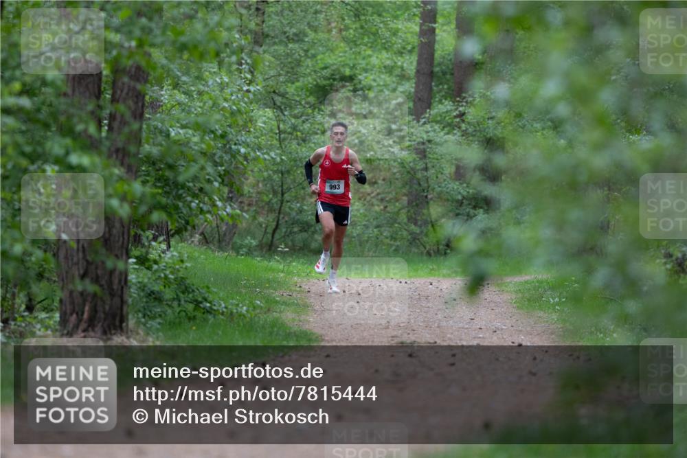 04.05.2025 - 8. Wedeler Halbmarathon Michael Strokosch http://msf.ph/oto/7815444 04.05.2025 10:29:23 Laufen 993 meine-sportfotos.de