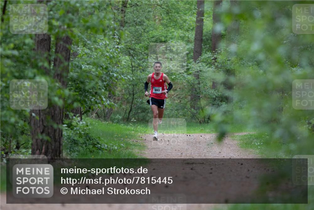 04.05.2025 - 8. Wedeler Halbmarathon Michael Strokosch http://msf.ph/oto/7815445 04.05.2025 10:29:23 Laufen 993 meine-sportfotos.de