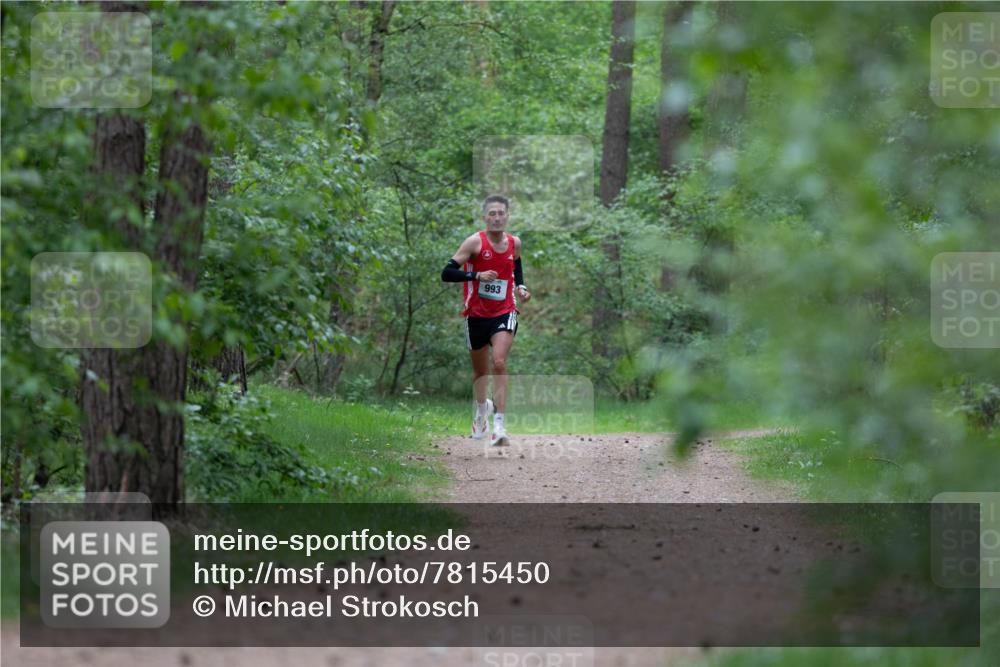04.05.2025 - 8. Wedeler Halbmarathon Michael Strokosch http://msf.ph/oto/7815450 04.05.2025 10:29:23 Laufen 993 meine-sportfotos.de