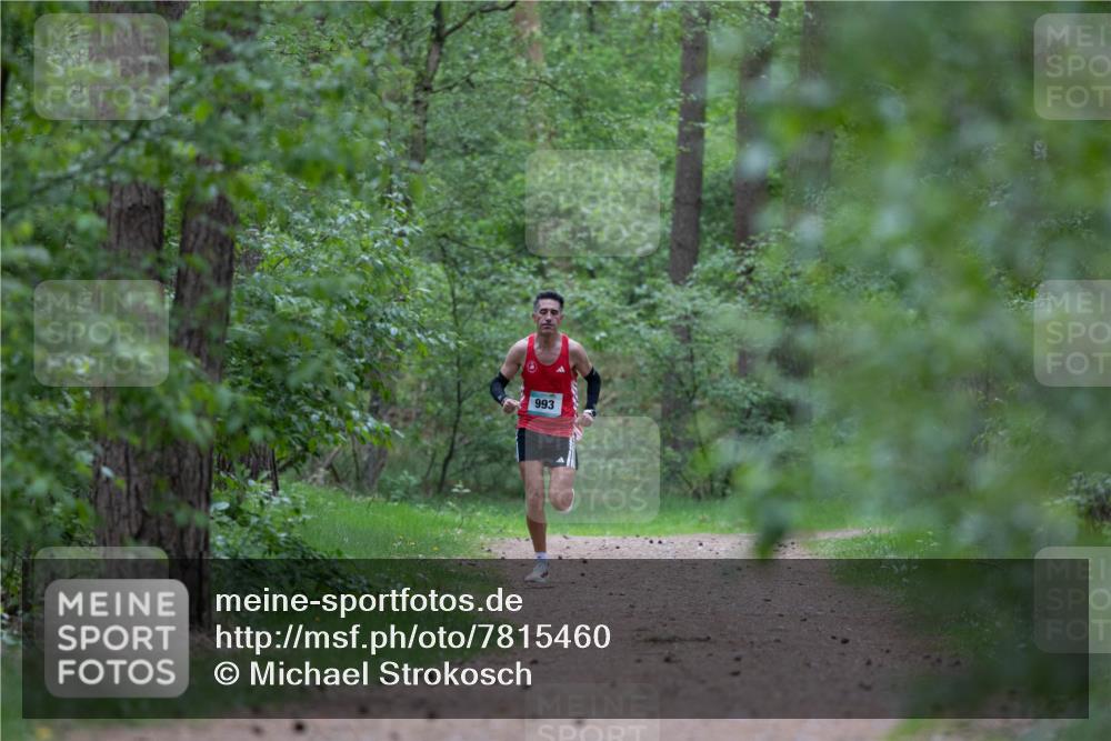04.05.2025 - 8. Wedeler Halbmarathon Michael Strokosch http://msf.ph/oto/7815460 04.05.2025 10:29:24 Laufen 993 meine-sportfotos.de