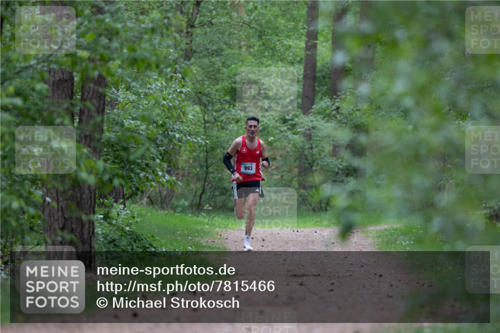 04.05.2025 - 8. Wedeler Halbmarathon Michael Strokosch http://msf.ph/oto/7815466 04.05.2025 10:29:25 Laufen 993 meine-sportfotos.de