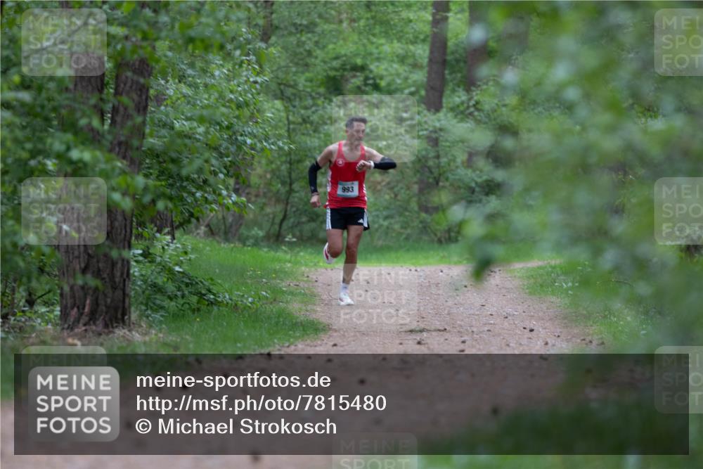 04.05.2025 - 8. Wedeler Halbmarathon Michael Strokosch http://msf.ph/oto/7815480 04.05.2025 10:29:25 Laufen 993 meine-sportfotos.de