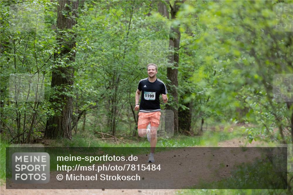 04.05.2025 - 8. Wedeler Halbmarathon Michael Strokosch http://msf.ph/oto/7815484 04.05.2025 10:29:30 Laufen 1199 meine-sportfotos.de