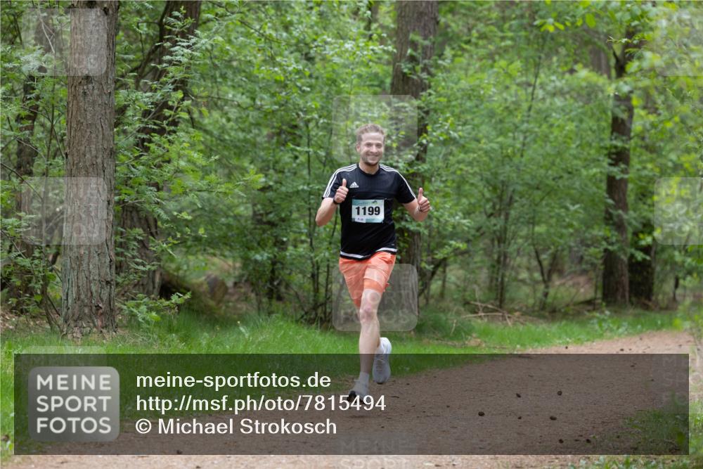 04.05.2025 - 8. Wedeler Halbmarathon Michael Strokosch http://msf.ph/oto/7815494 04.05.2025 10:29:32 Laufen 1199 meine-sportfotos.de