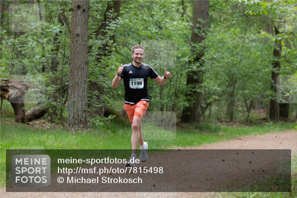04.05.2025 - 8. Wedeler Halbmarathon Michael Strokosch http://msf.ph/oto/7815498 04.05.2025 10:29:32 Laufen 1199 meine-sportfotos.de