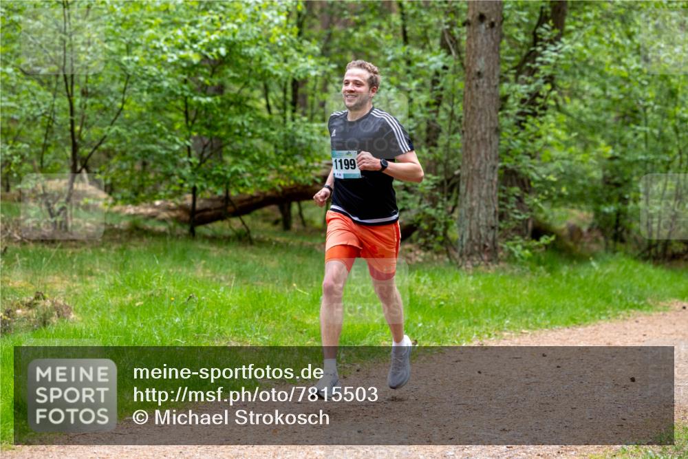 04.05.2025 - 8. Wedeler Halbmarathon Michael Strokosch http://msf.ph/oto/7815503 04.05.2025 10:29:33 Laufen 1199 meine-sportfotos.de