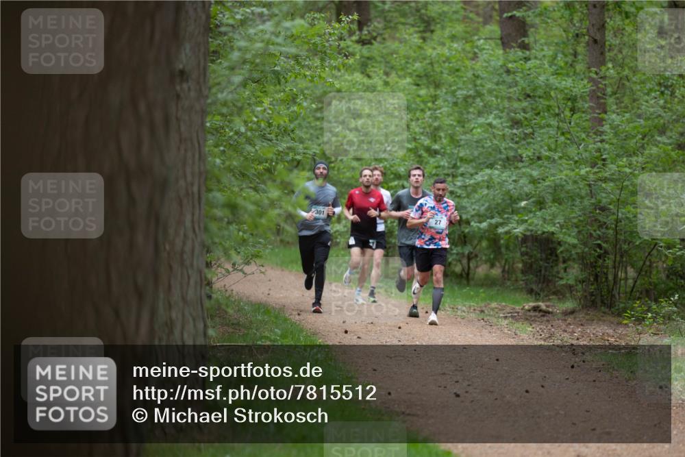 04.05.2025 - 8. Wedeler Halbmarathon Michael Strokosch http://msf.ph/oto/7815512 04.05.2025 10:30:49 Laufen 301, 27 meine-sportfotos.de