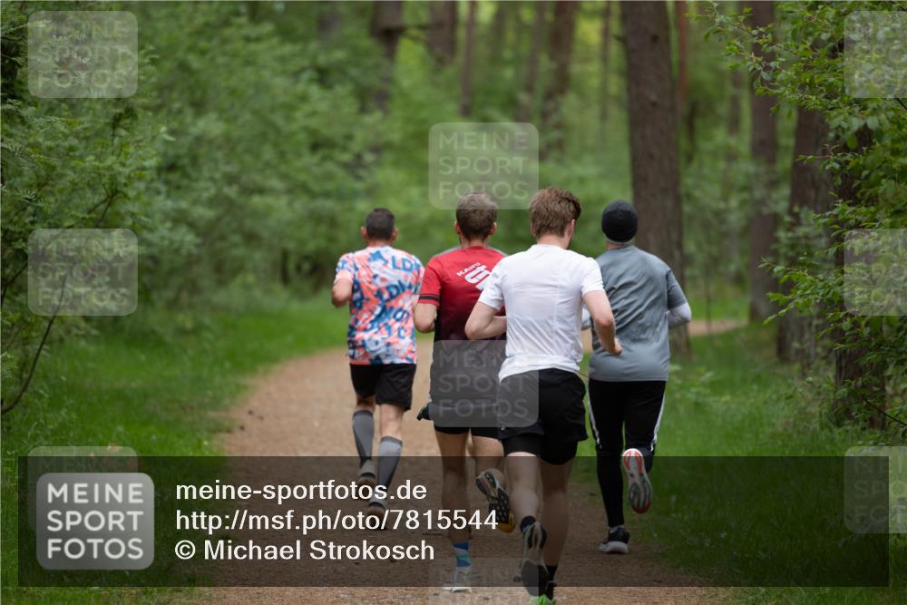 04.05.2025 - 8. Wedeler Halbmarathon Michael Strokosch http://msf.ph/oto/7815544 04.05.2025 10:31:07 Laufen  meine-sportfotos.de