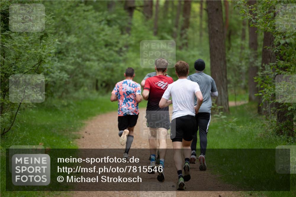04.05.2025 - 8. Wedeler Halbmarathon Michael Strokosch http://msf.ph/oto/7815546 04.05.2025 10:31:07 Laufen  meine-sportfotos.de
