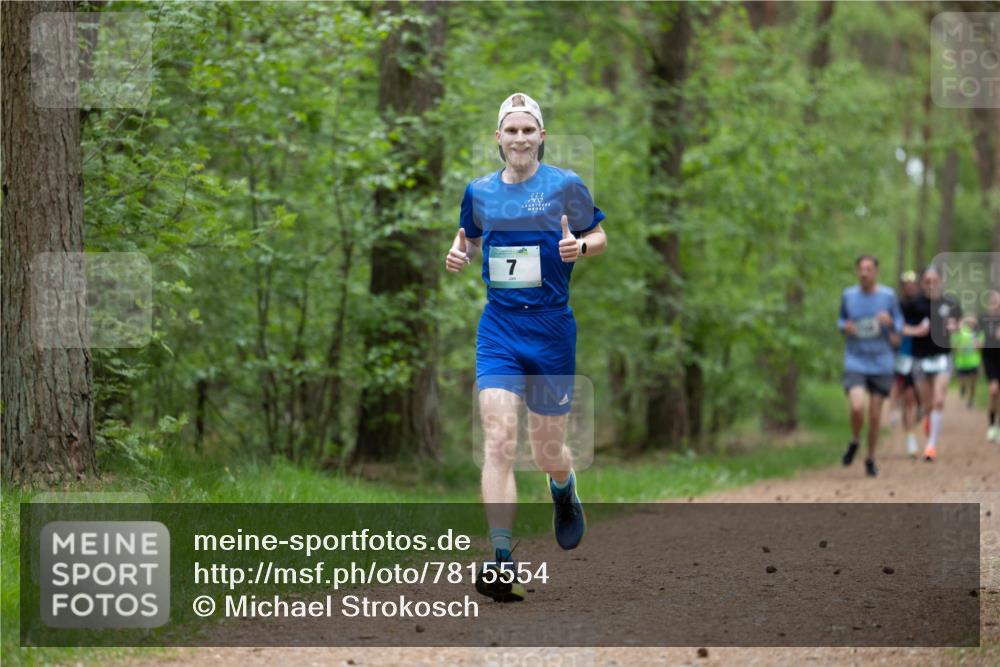 04.05.2025 - 8. Wedeler Halbmarathon Michael Strokosch http://msf.ph/oto/7815554 04.05.2025 10:31:16 Laufen 7 meine-sportfotos.de