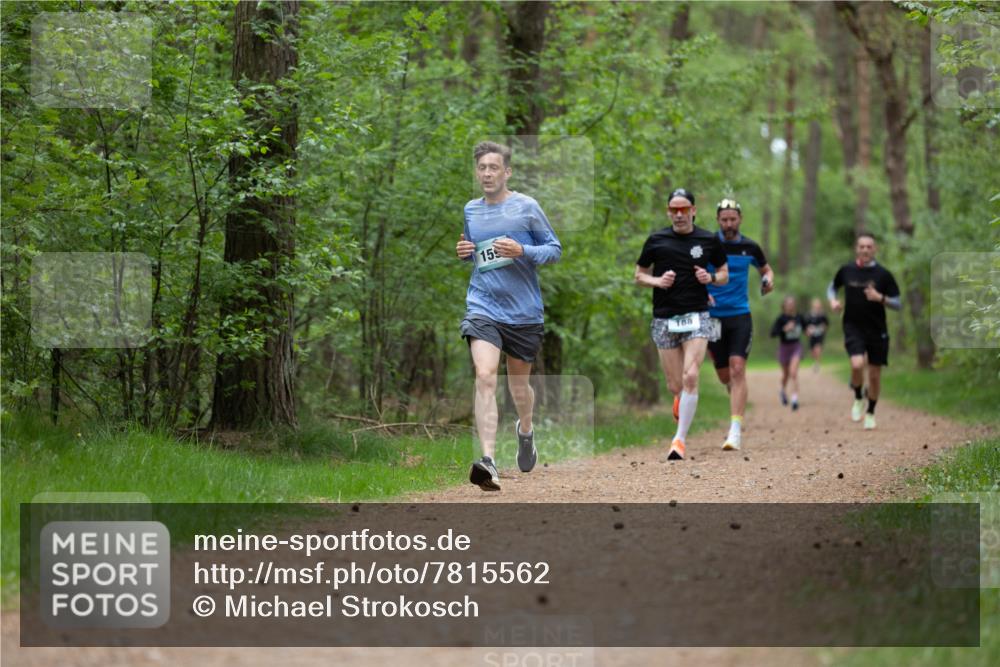 04.05.2025 - 8. Wedeler Halbmarathon Michael Strokosch http://msf.ph/oto/7815562 04.05.2025 10:31:20 Laufen 159, 188 meine-sportfotos.de