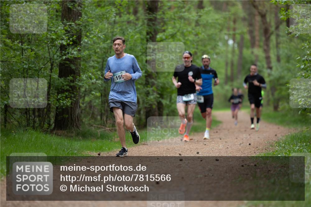 04.05.2025 - 8. Wedeler Halbmarathon Michael Strokosch http://msf.ph/oto/7815566 04.05.2025 10:31:20 Laufen 155 meine-sportfotos.de