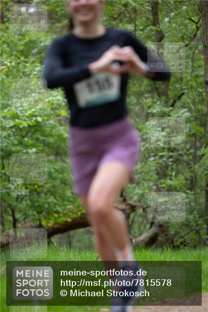 04.05.2025 - 8. Wedeler Halbmarathon Michael Strokosch http://msf.ph/oto/7815578 04.05.2025 10:31:35 Laufen 755 meine-sportfotos.de