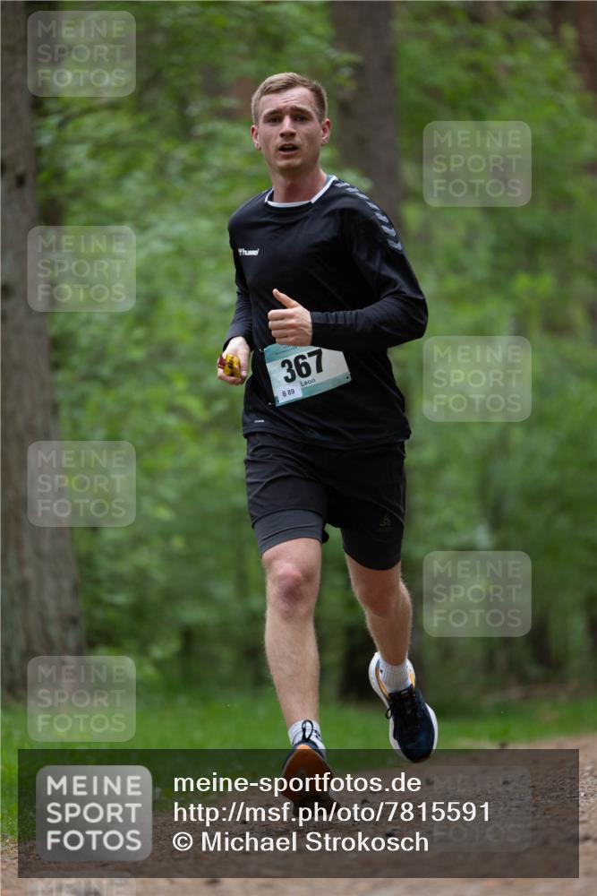 04.05.2025 - 8. Wedeler Halbmarathon Michael Strokosch http://msf.ph/oto/7815591 04.05.2025 10:31:48 Laufen 367, 89 meine-sportfotos.de
