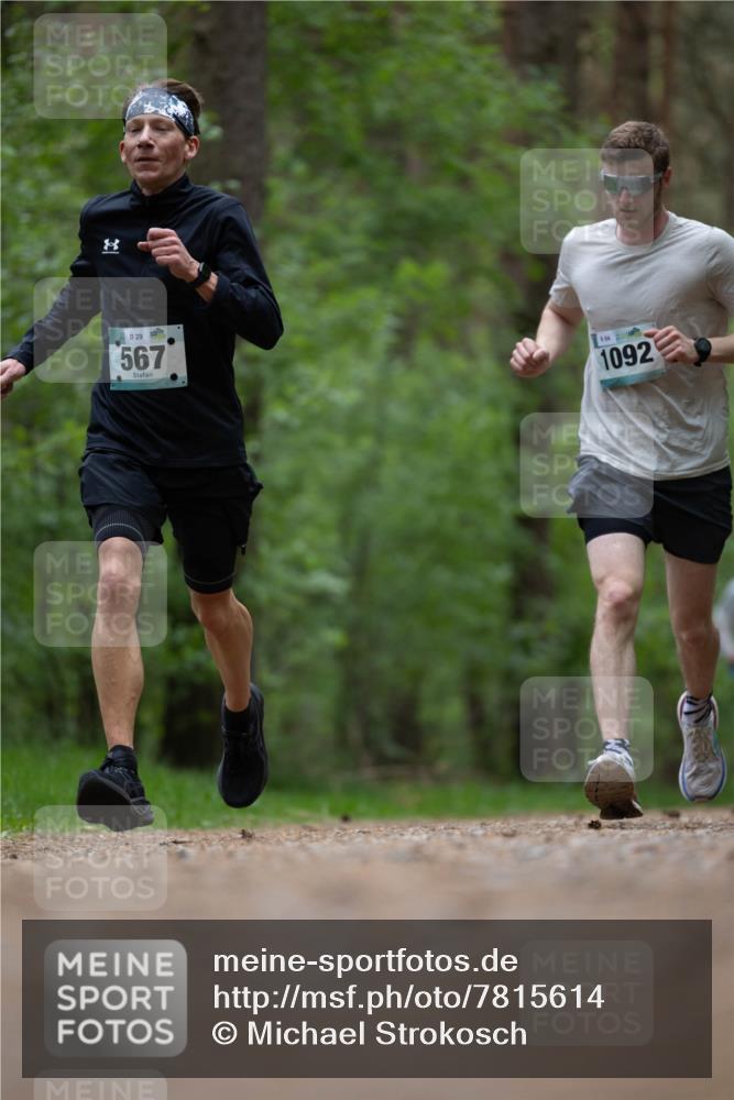 04.05.2025 - 8. Wedeler Halbmarathon Michael Strokosch http://msf.ph/oto/7815614 04.05.2025 10:32:14 Laufen 8, 29, 567, 884, 1092 meine-sportfotos.de