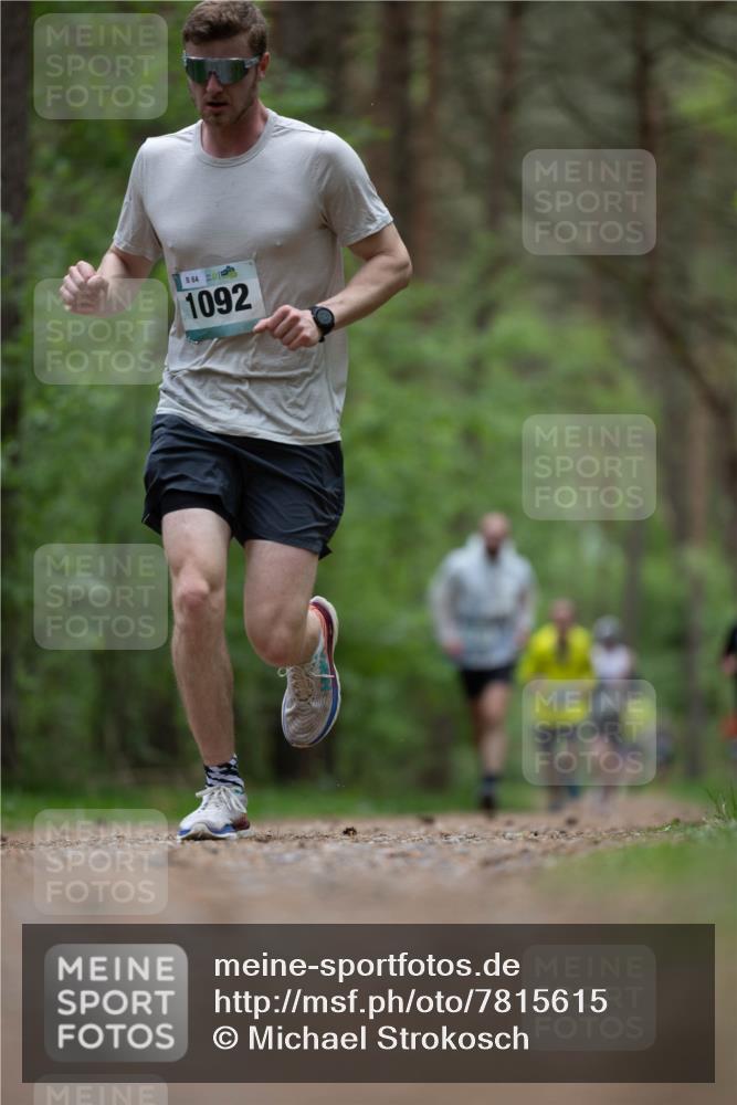 04.05.2025 - 8. Wedeler Halbmarathon Michael Strokosch http://msf.ph/oto/7815615 04.05.2025 10:32:15 Laufen 884, 8, 1092 meine-sportfotos.de