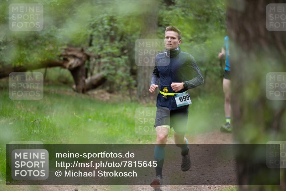 04.05.2025 - 8. Wedeler Halbmarathon Michael Strokosch http://msf.ph/oto/7815645 04.05.2025 10:32:54 Laufen 699 meine-sportfotos.de