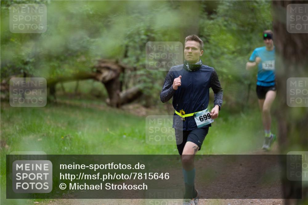 04.05.2025 - 8. Wedeler Halbmarathon Michael Strokosch http://msf.ph/oto/7815646 04.05.2025 10:32:54 Laufen 699, 338 meine-sportfotos.de