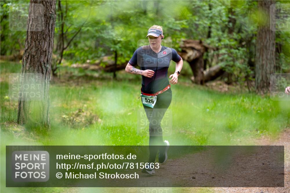 04.05.2025 - 8. Wedeler Halbmarathon Michael Strokosch http://msf.ph/oto/7815663 04.05.2025 10:32:59 Laufen 526 meine-sportfotos.de