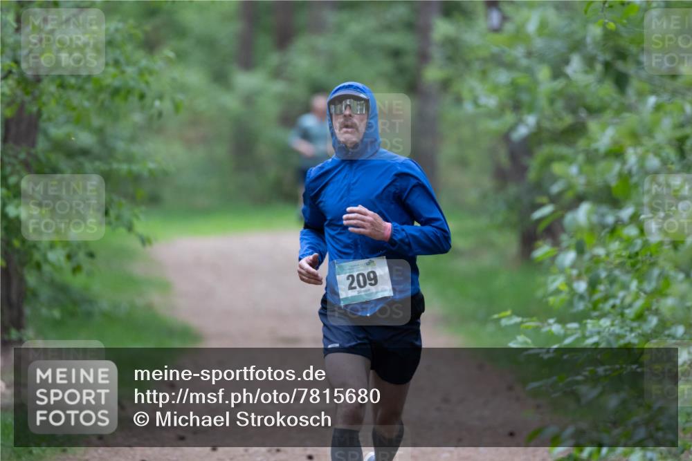 04.05.2025 - 8. Wedeler Halbmarathon Michael Strokosch http://msf.ph/oto/7815680 04.05.2025 10:34:12 Laufen 209 meine-sportfotos.de