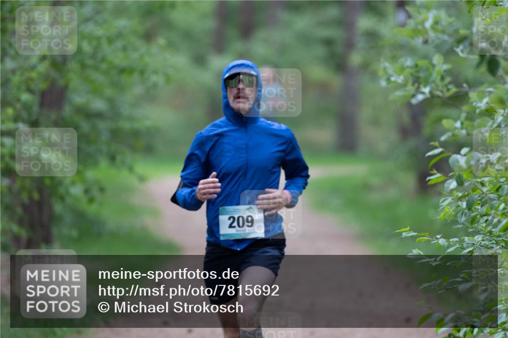 04.05.2025 - 8. Wedeler Halbmarathon Michael Strokosch http://msf.ph/oto/7815692 04.05.2025 10:34:13 Laufen 209 meine-sportfotos.de