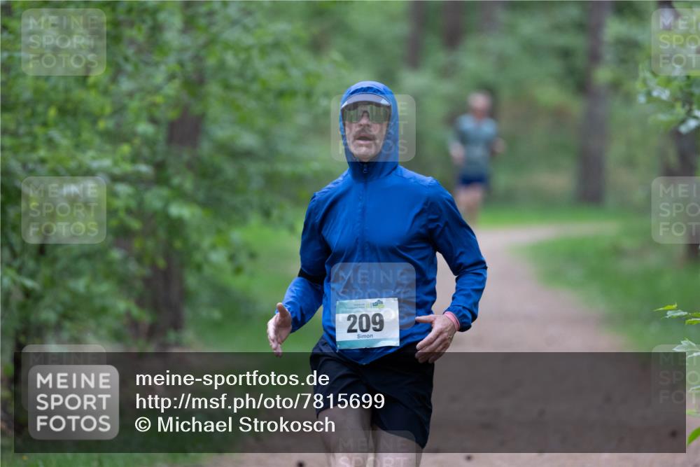 04.05.2025 - 8. Wedeler Halbmarathon Michael Strokosch http://msf.ph/oto/7815699 04.05.2025 10:34:13 Laufen 56, 209 meine-sportfotos.de