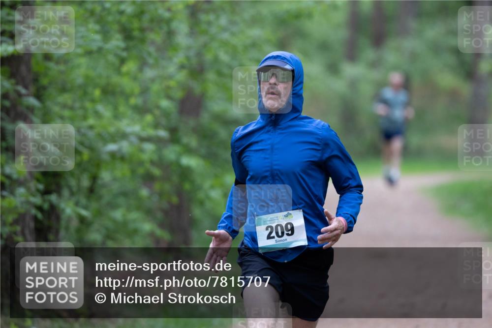 04.05.2025 - 8. Wedeler Halbmarathon Michael Strokosch http://msf.ph/oto/7815707 04.05.2025 10:34:14 Laufen 8, 06, 209 meine-sportfotos.de