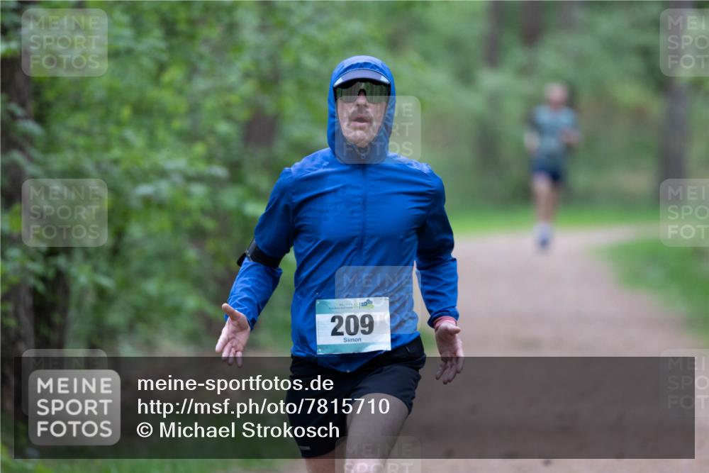 04.05.2025 - 8. Wedeler Halbmarathon Michael Strokosch http://msf.ph/oto/7815710 04.05.2025 10:34:14 Laufen 25, 209 meine-sportfotos.de